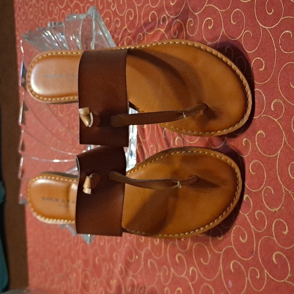 Zigi sandles. (NWOT)